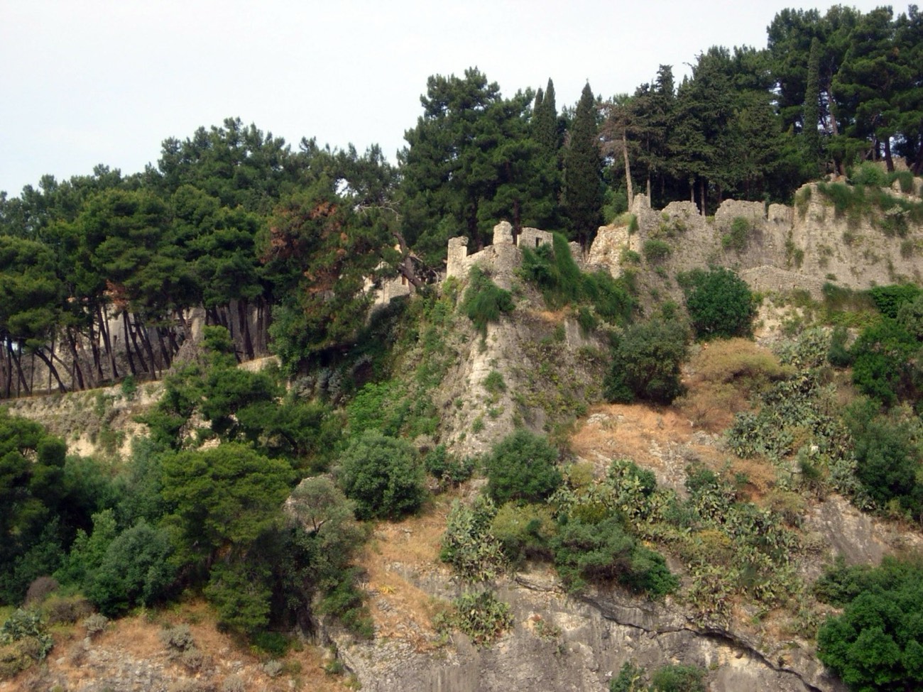 The photo shows the south and east walls of the Venetian castle (Kastro) of Parga, Greece, perched on the hilltop above the town.