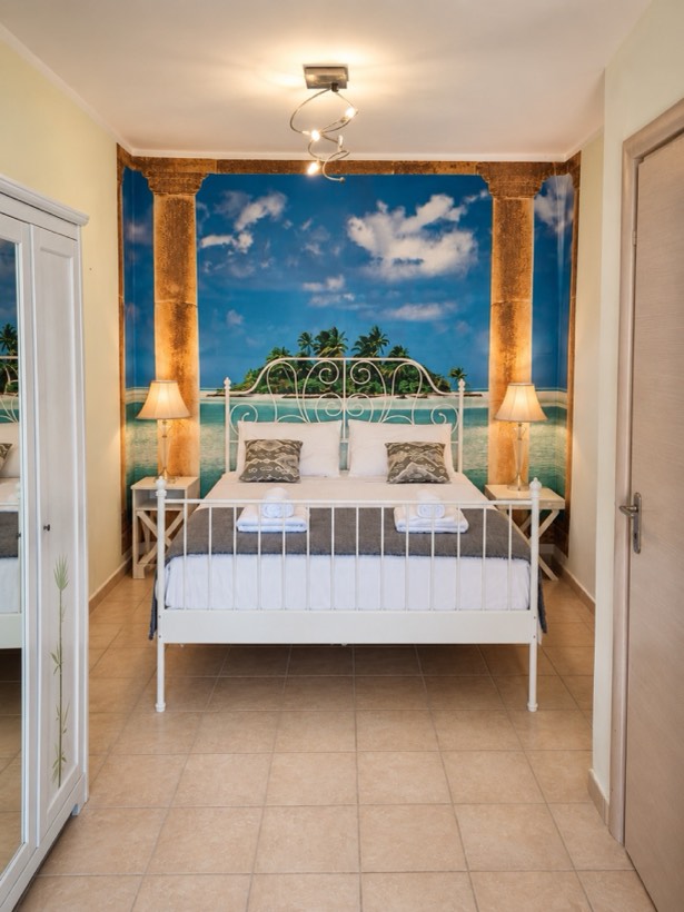 Open-plan Olive Apartment with sofa bed and double bed